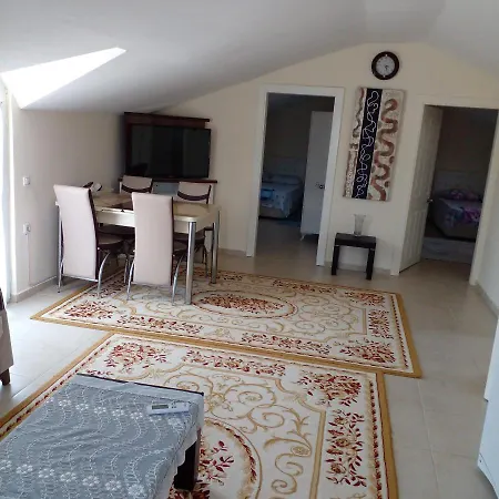 Apartman 2 спальные комнаты и большая лоджия с кухней в районе пляжа